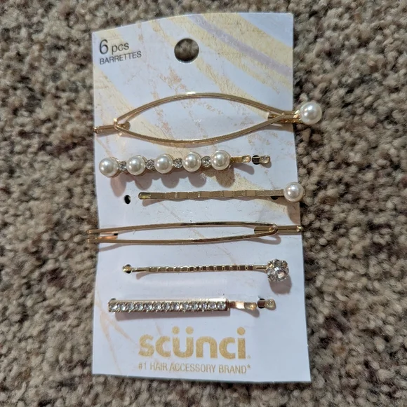 Scunci Gold Hair Clip Set - Picture 5 of 5